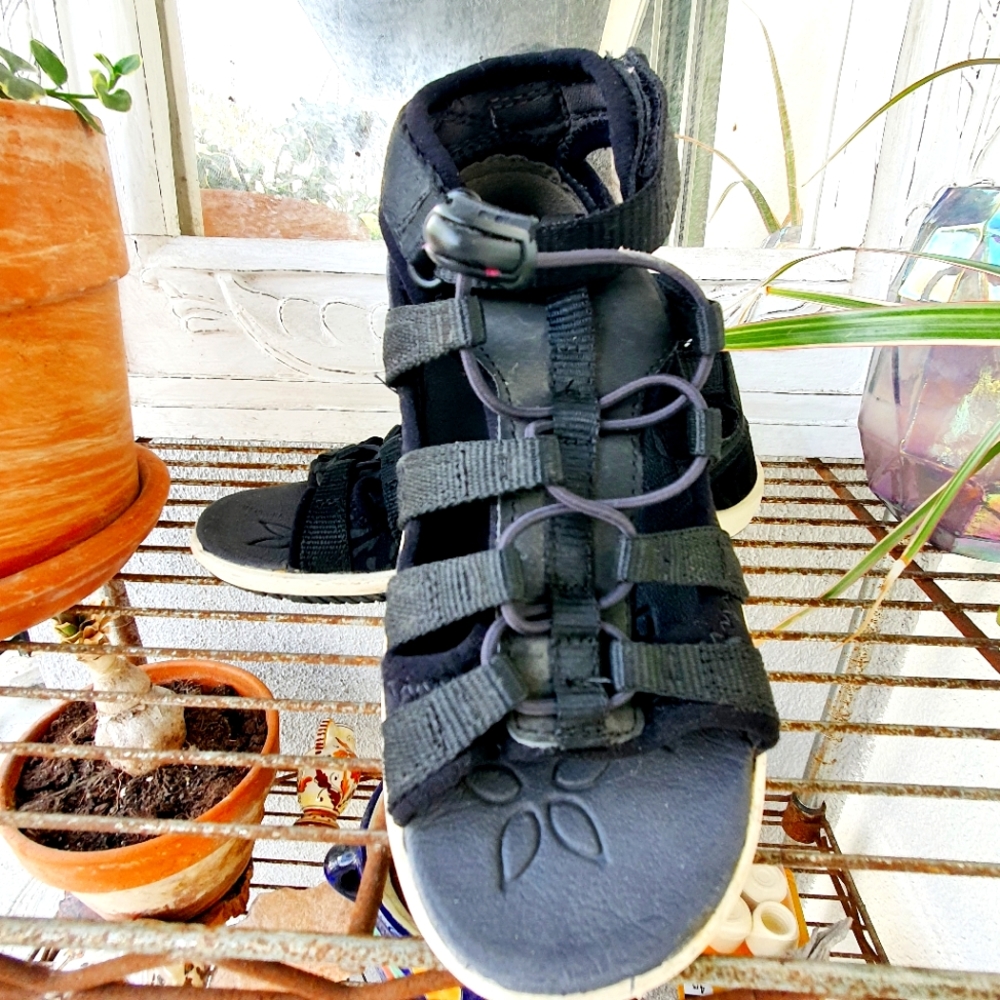 Keen open toe unisex sandals